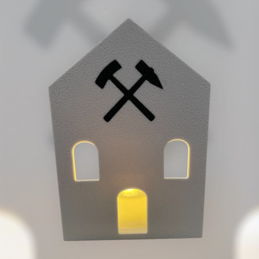 Weihnachts-Häuschen mit Hammer und Schlägel